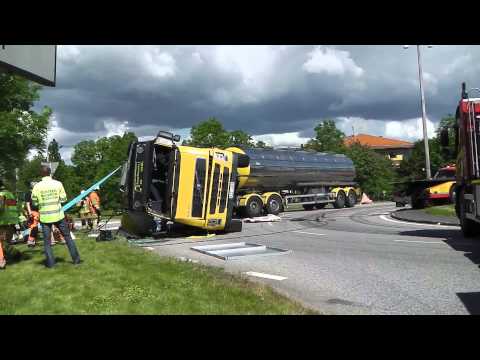 8. Vält tankbil i rondellen vid Nedanvägsgatan, Åby, Mölndal, 16/6 2015