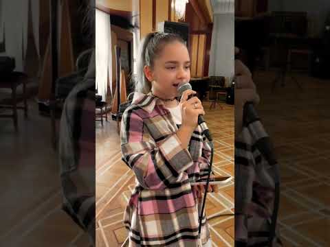 🎤Amelia Uzun - Cât trăim pe acest pământ