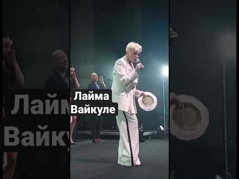 Вайкуле с украинским флагом высказалась в поддержку Украины на концерте в Израиле!