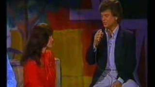 Conway Twitty & Loretta Lynn - Hello Darlin' [Live]