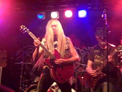 Gloria Vicits tribute to Hammerhawk  Heavy Metal Forever live at Meesterlijk Metaal 05-02-2011