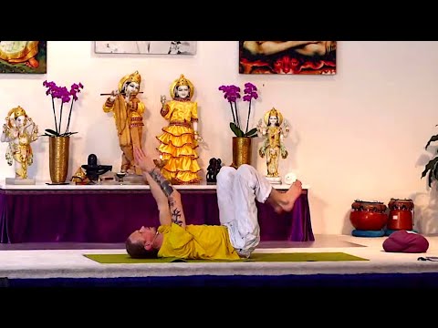 Rückenyoga mit Mahindra - Mittelstufe Yogastunde 16:30 Uhr 16.08.2020