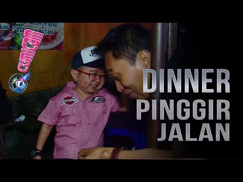 Makan di Pinggir Jalan, Daus Mini Goyang Diiringi Musik Musisi Jalanan - Cumicam 24 Juli 2017