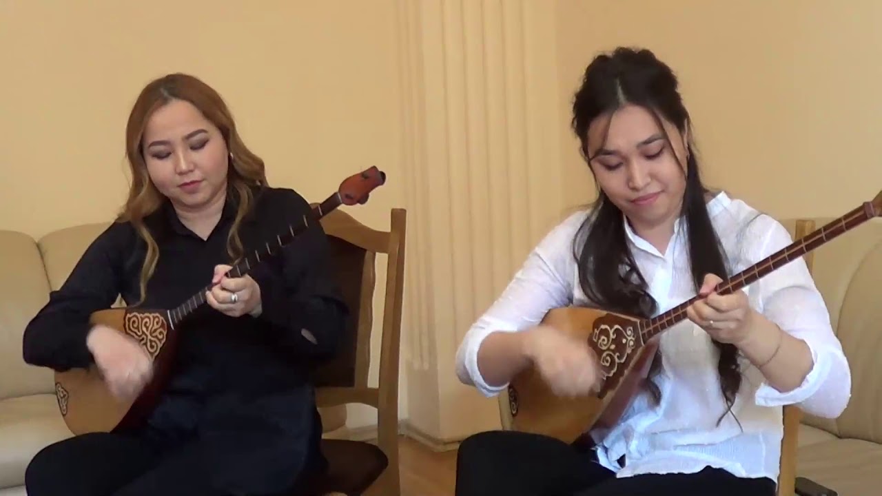 Выступление "Трио домбристок"