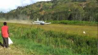 preview picture of video 'PAC750XL flying in Papua New Guinea - Central Aviation'