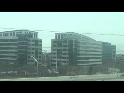 2002 Mitsubishi Hydraulic Elevator @ Highland Point Garage - Lombard, IL