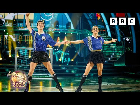 Karen and Carlos Jive to One Way Or Another by Blondie for Favourite Dance ✨ BBC Strictly Final 2025