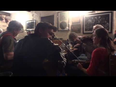 1000 Johr (Carrickfergus) - Doolin - O'Connors - Traditional Irish Session, July 2015