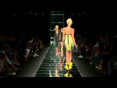 Milano Moda Donna: John Richmond SS 2012 Show