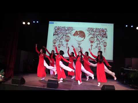 MÚA CHÀO MỪNG ´BERLINER TẾT´ DO HỘI SINH VIÊN VIETSOC-POTSDAM TỔ CHỨC