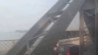 preview picture of video 'Crossing the old Howrah Bridge on the Delhi -Kolkata Duronto'