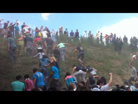 Loveparade - Duisburg - People Breaking down the Fences in the Tunnel