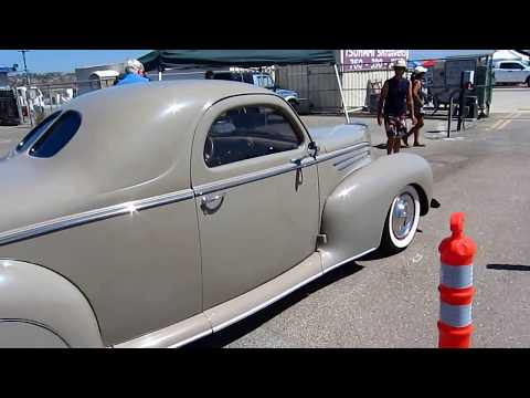 Awesome 1939 Lincoln Zephyr at airport car show