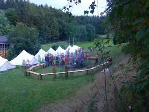 Abenddämmerung im Zeltlager