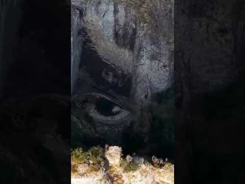 😱 A Poça da Cachoeira Tem Formato de Olho! Mistério da Natureza 👁️💦