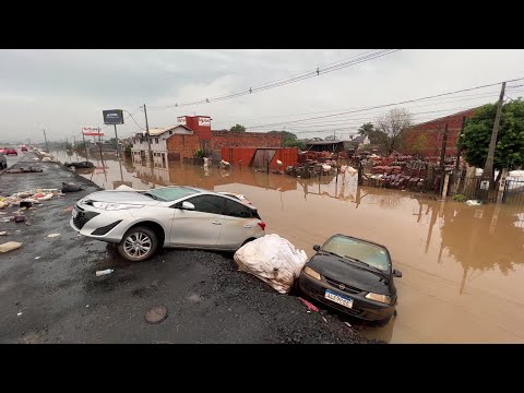 Flood-damaged cars stuck on roads as rivers rise again in south Brazil | AFP