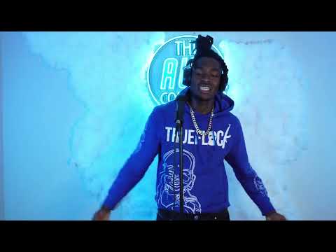 @Hetwomuch 'The Bathroom Right There' Live Performance On The Aux Connect