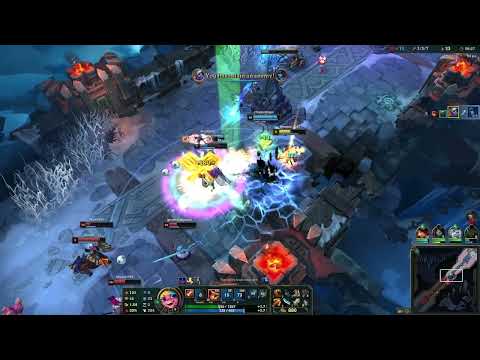 League of Legends  pengu cosplay tristana