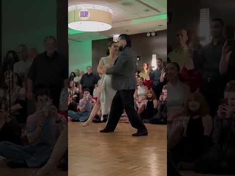 Hugo Patyn and Celina Routundo Argentine tango to “No Hay Tierra Como La Mía" by Canaro (12/17)