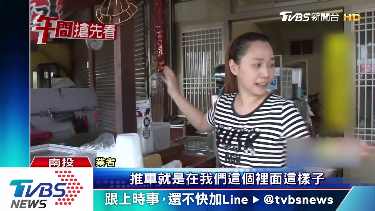 借用店家騎樓迎神 卻留酒杯金紙與推車