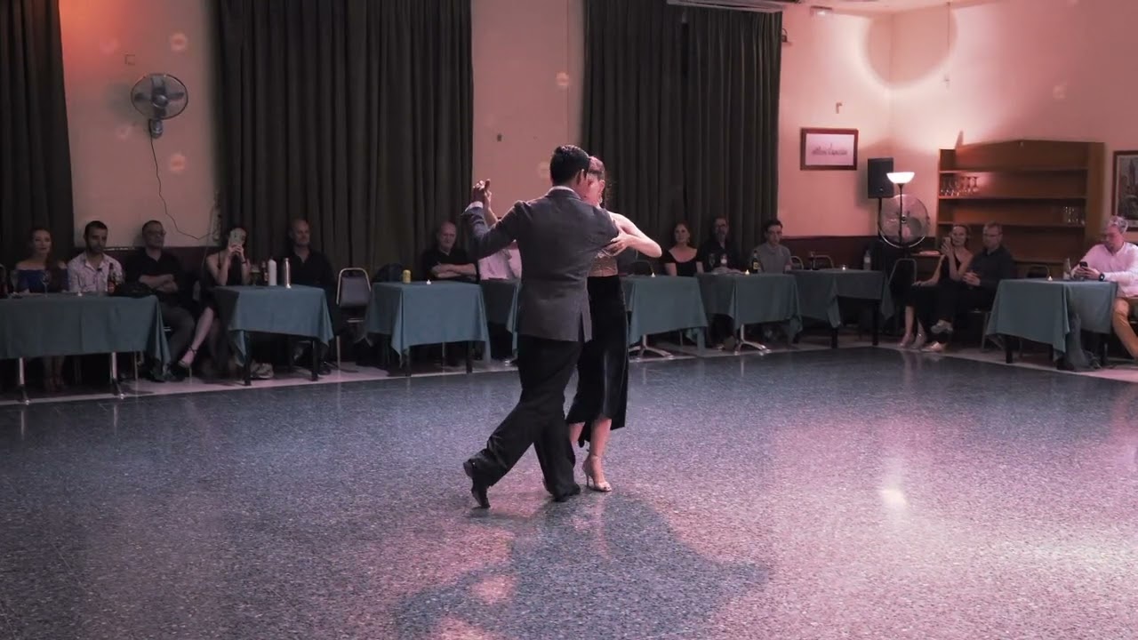 Video thumbnail for Victoria Olivella i Agustín Rojas, Milonga Casa València, Abril 2024, Bcn