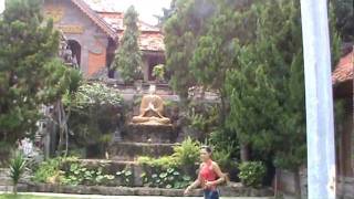 preview picture of video 'Brahmavihara Arama Buddhist Monastery - Lovina'