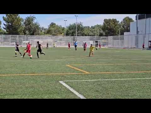 Golo Tomás Vargas frente á Casa do Benfica de Tavira