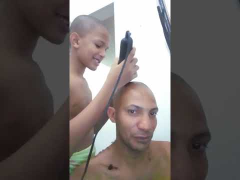 Uan passando a máquina zero em mim