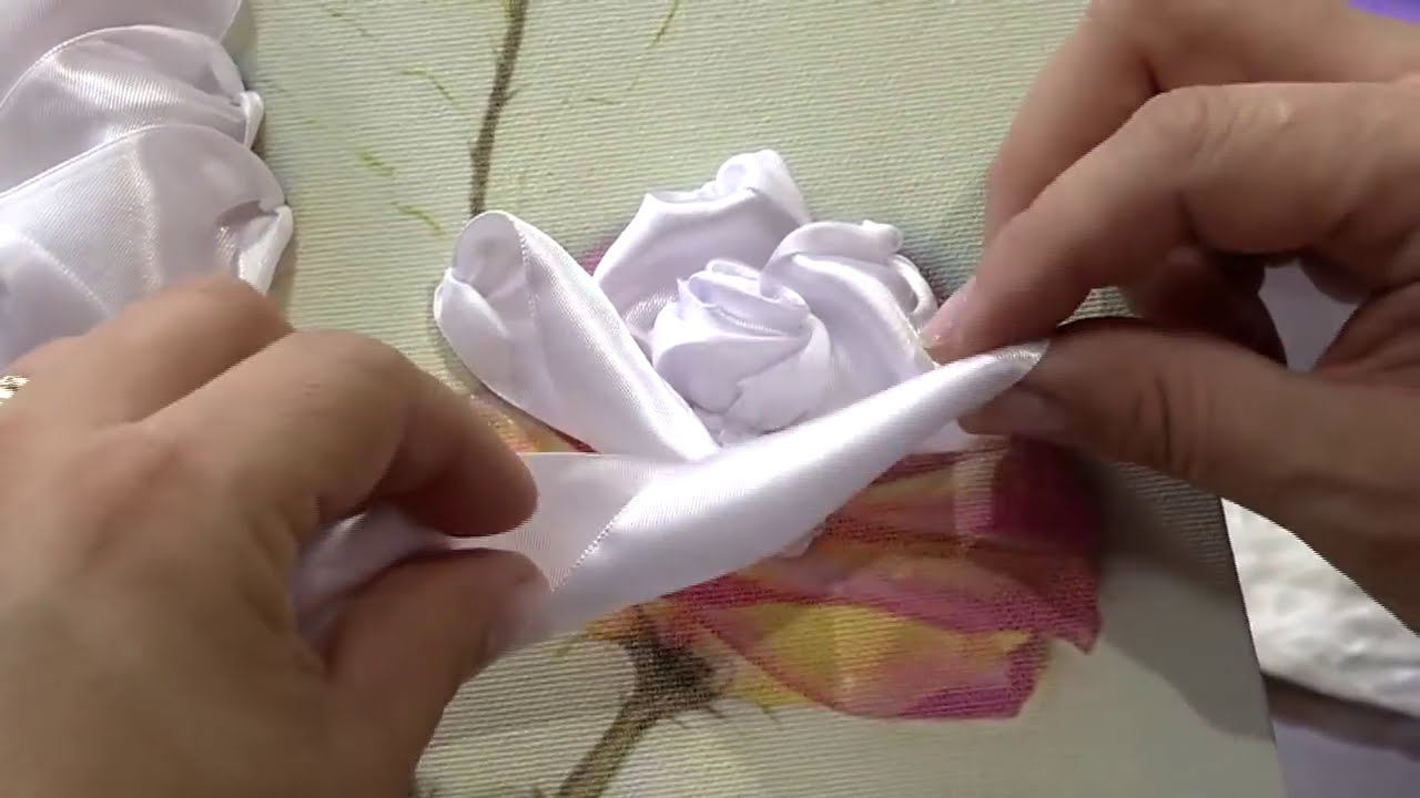 Watch Now Rosas da Hebe em um quadro por Valeria Soares - 07/08/2013 - Mulher.com - P 1/2 Rosas da Hebe em um quadro por Valeria Soares - 07/08/2013 - Mulher.com - P 1/2