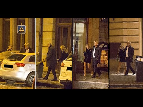 Ideální manažerka podle Maxy? Chic blondýnka, co náhodou miluje kluky s kytarou