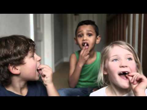 Kaya Brüel - "Tandbørstesangen"