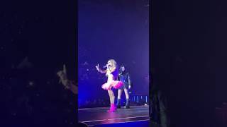 ANAHI USANDO PRONOME NEUTRO NA SOY REBELDE TOUR (Chicas, Chicos e chiques) 😍 #rbd