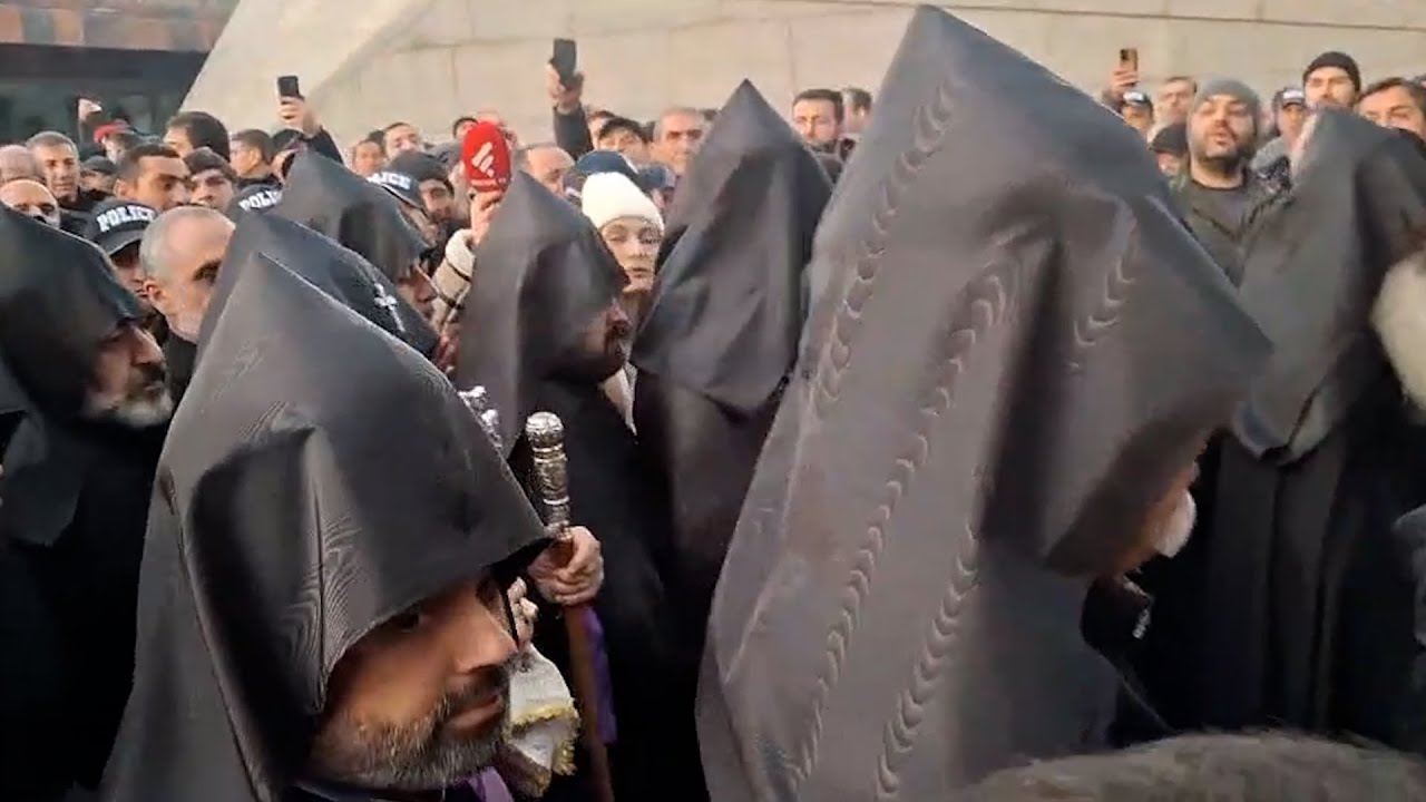 Վեհափառը ժամերգությունն արեց հանգիստ ու հեռացավ. Ինչ իրավիճակ էր Մայր Աթոռում