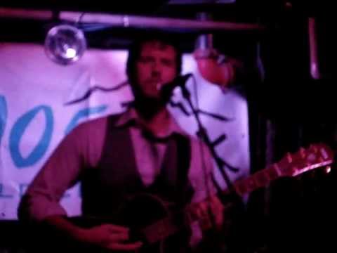 Bodhi Jones covering "One Hand In My Pocket" at the Cellar in Vancouver