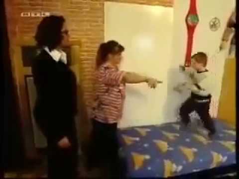 Lukas   Halt die fresse alte Schlampe (Die Super Nanny)