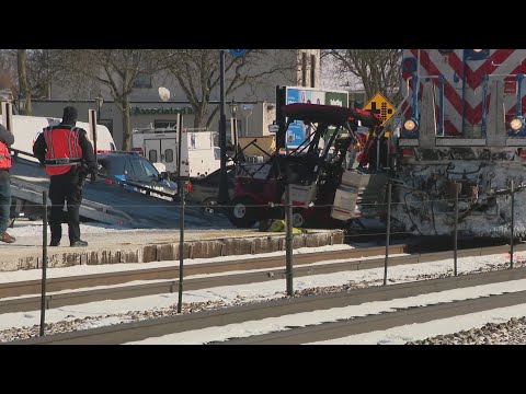 Metra train hits snow plow, killing public works employee in Bartlett