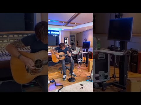 Keith Urban: LIVE - Wasted Time [Acoustic] (URBAN UNDERGROUND)
