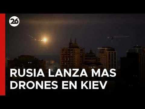 Un ataque ruso masivo envuelve en llamas la histórica catedral de la Dormición de Kiev