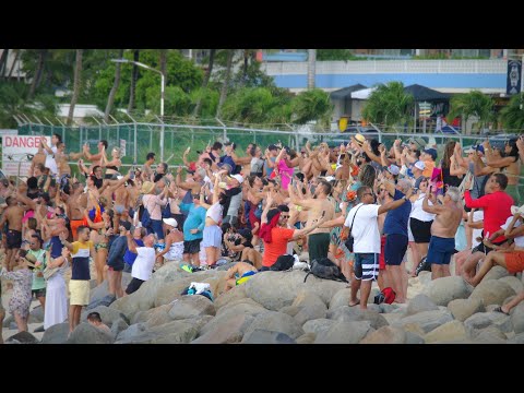 DANGEROUS!! Jet Blast on Maho Beach - St Marteen Airport SXM Planes Blowing People