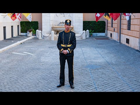 Pope's Swiss Guard debuts new uniforms
