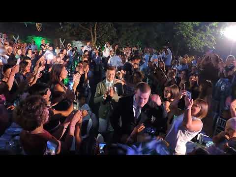 I giostratori e Dionigi con la Lancia d'Oro arrivano alla Cena della Vittoria di Porta Sant'Andrea