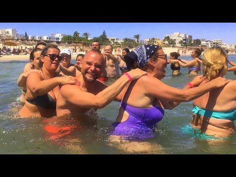 Зарядка на пляже в Тунисе 😂 Семён Фролов - Летний дым (Дым кольцами) #song