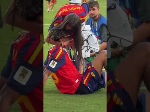 lamine yamal with family Barcelona لامين يامال يحتفل مع العائلة
