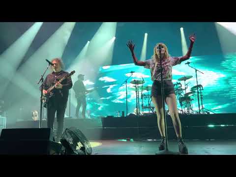 Chvrches & Robert Smith (Live) - How Not To Drown (London, UK - O2 Academy Brixton) (3/16/2022)