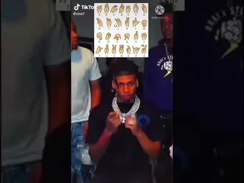 NLE CHOPPA gang signs