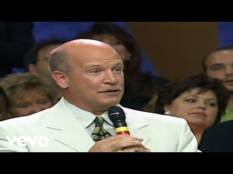 Bill & Gloria Gaither - My God Is Real [Live] ft. John Starnes