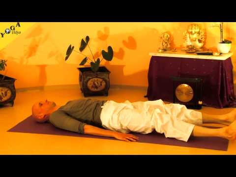 Yogastunde mit Chakrakonzentration (Selbstreflexion)