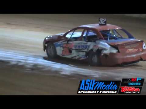 Modified Sedans: Macdonald and Langton Crash - Maryborough Speedway