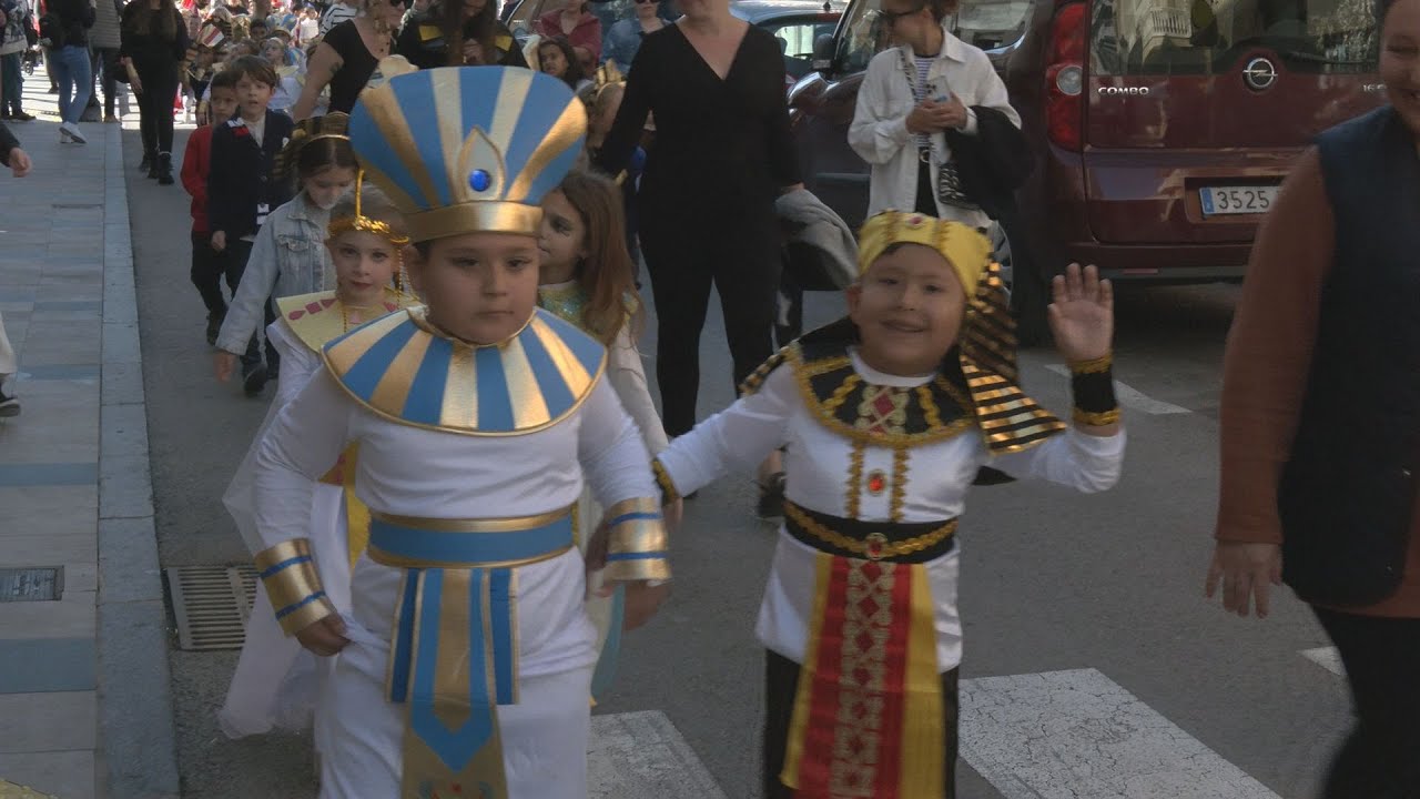 Pasacalles de los colegios por el Carnaval