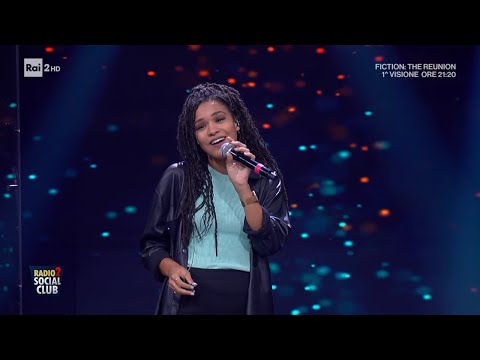 Frances con "Versace on the Floor" - Radio2 Social Club 04/10/2023